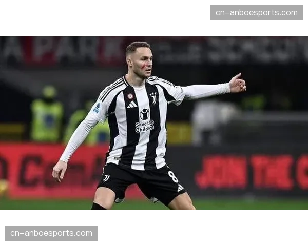 库普梅纳斯梅开二度后，尤文球员半场时的乐观与终场时的茫然